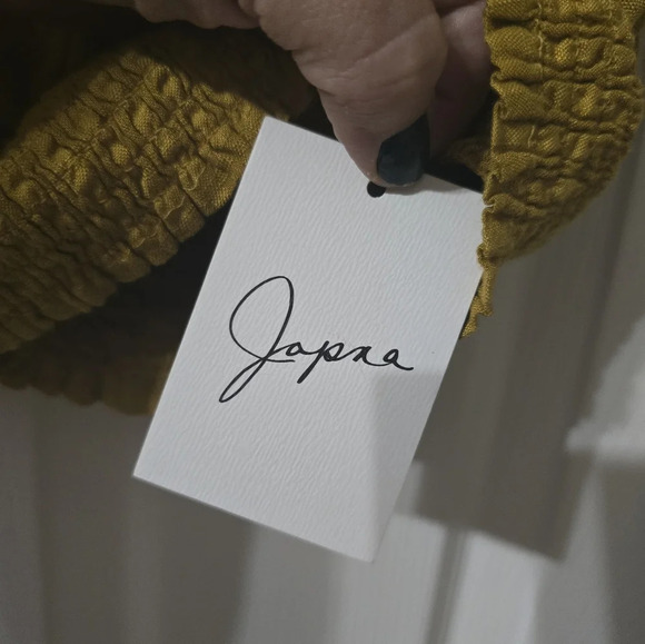 NWT Japna Mustard Yellow Smocked Dolman Short Sleeve Top, Cropped, Deep V-Neck. - Picture 10 of 10